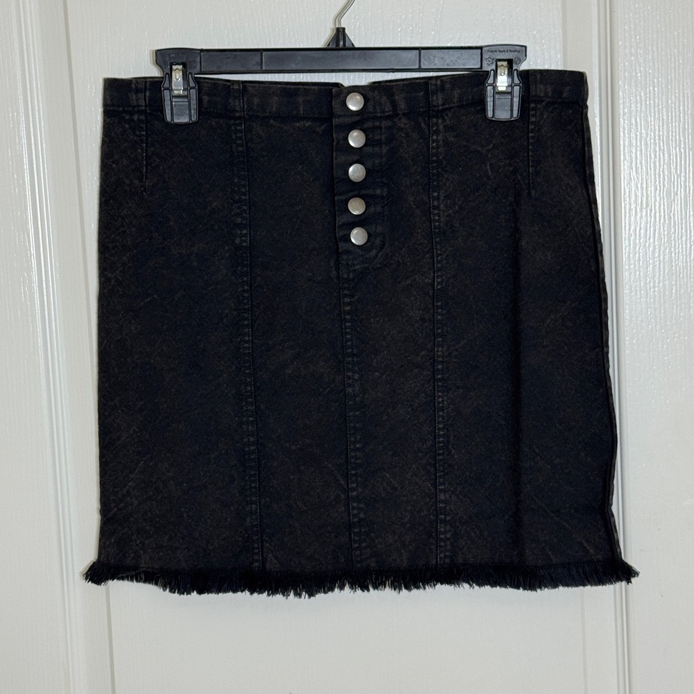 New Chaser Women's Button Fly Black Faded Denim Rocker Mini Skirt Size Large